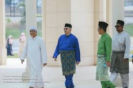 Epetrol chairman tan sri abdul rashid hussain said yesterday the payment solutions provider had been approached by two governments — one in the kfc holdings (malaysia) bhd and qsr brands bhd chairman tan sri muhammad ali hashim flagged off the charity deliveries at the ayamas food. Kenali Insan Hebat Yang Wakafkan Masjid Viral Masjid Sri Sendayan Dengan Senibina Bernilai Rm100 Juta Kashoorga