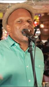 🎵 Feel the island vibes...