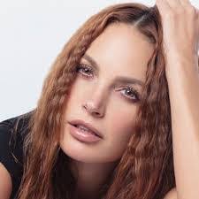 Alejandra Valbuena's Instagram, Twitter & Facebook