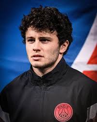 We need to talk about 20 year-old João Neves. What a sensational  performance tonight 🥶🇵🇹 ⏱️89 minutes 🔄40 passes 📈86% pass accuracy  🚀3/3 accurate long balls 🔑2 key passes 🛡️4/6 tackles won