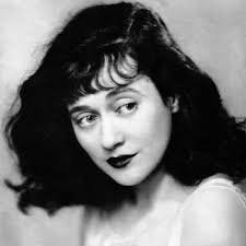 Lee Morse's Instagram, Twitter & Facebook