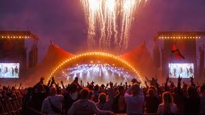 Et coronapas kan måske åbne mulighed for, at der igen kan festes foran orange scene, her under en koncert med bikstok på roskilde festival i 2019. Roskilde Festival Annoncerer Ny Koncert Og Eventserie Se Det Fulde Program Gaffa Dk