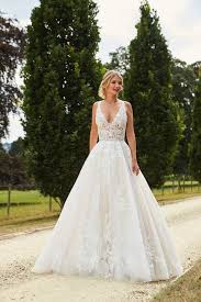 Wedding Dress Romantica Symphony From The 2019 Bridal Collection Wedding Dress Necklines Big Wedding Dresses Wedding Dresses 101