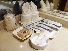 三德大飯店 交通便利民權西路捷運站旁寬敞舒適客房商務旅遊住宿首選 蘋果市集 white sneaker
