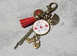 Bijou De Sac Porte Cles Bronze Cabochon Breloques Coeur Eventail Trefle Pompon Sequin Emaille Rouge Cadeau Maman Bijou Fai Handmade Bags Bag Charm Clover Charm