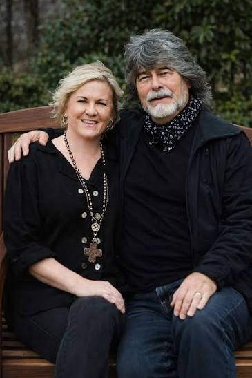 A FINAL MELODY: The country music world fell silent today as Randy Owen's wife tearfully revealed that the legendary voice of Alabama may be entering the final chapter of his journey. Gone
