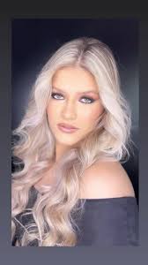 Produção perfeita 😍 , Cabelo @leila.schuh , Make @bbrentanomakeup , Modelo  @__tuyzi.rockenbach , Produtos @ominecosmeticos , #loiras #loiroperolado  #loira #loirosperfeitosloiro #loirodivo #loiragata ...