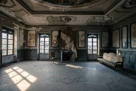 All'interno del castello ha sede l'enoteca regionale piemontese cavour, costituita nel 1967, prima fra quelle della nel castello di grinzane cavour hanno sede alcuni importanti enti. Viaggio All Interno Del Castello Di Marene Meraviglia Neogotica Che Sara Venduta All Asta Cuneo24