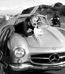 Sophia Loren With Her Mercedes Benz 300sl Gullwing Bmw Classic Cars Sophia Loren Classic Cars