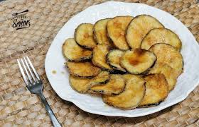 Originaria de la india, en un principio se pensaba empujados por su color morado es una hortaliza deliciosa que nos encanta trabajar en nuestra cocina. Berenjenas Con Miel Fritas Y Muy Crujientes Receta De Sergio