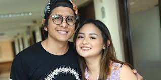 Raditya oloan menikahi artis joanna alexandra pada tahun 2007 lalu. Obat Penyakit Langka Sampai 3 Miliar Ini Harapan Joanna Alexandra Dan Raditya Oloan Kapanlagi Com