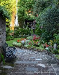 A Return To Historic Charleston Sc Charleston Gardens Courtyard Garden Backyard Landscaping