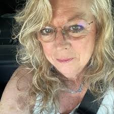 SNEAK PEEK: Serving up sweet style with a touch of berry chic. 🍓 #Red  #NecklaceOfTheDay #StrawberrySeason #TrendingJewelry