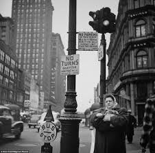 Black And White New York Street Photography Film Celebrates A Century Of New York Street Photography Elliott Erwitt New York Street Street Photography