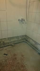 идея душевая кабина из плитки со сливом в полу фото Sdelaj Sam Dushevoj Poddon Dush V Vannoj Dushevye Komnaty Poddony