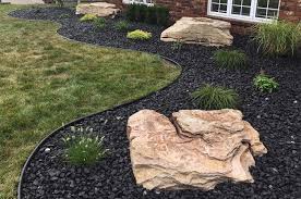 42 Beauty Black Landscaping Rock In 2020 Landscaping Rock Black Rock Landscaping Front Yard Landscaping Design