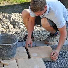 Je natürlicher der garten wirken soll, desto mehr muss bei der gestaltung der gartenwege überlegt werden. Terrassenplatten Verlegen Schritt Fur Schritt Anleitung Bauen De