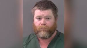 WATCH: Officer wrangles alligator from family neighborhood