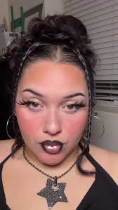 A Dark Look : Mastering Eyeliner Techniques