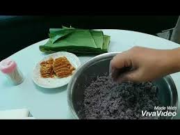 Selain tepung ketan hitam, kue bugis juga bisa dibuat dengan menggunakan tepung ketan putih. Resep Caramembuat Iwel Iwel Ketan Hitam Enak Resepiweliwel Resepindonesia Youtube