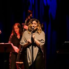 Dette er den offisielle artistsiden til marianne pentha. Grip Ditt Publikum Med Marianne Pentha Unik Vokalakademi