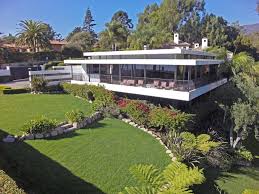 If you need to renovate or change out the mantle of the fireplace in your midcentury house — be sure take a look at roman brick as an option. Home Architecture 101 Mid Century Modern