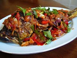 3 sudu makan sos ikan, garam, serbuk perasa, bawang goreng secukupnya. Resep Dan Cara Membuat Masakan Ikan Mas Goreng Bumbu Rica Rica Yang Enak Dan Lezat Resep Ikan Resep Masakan Resep Ikan Bakar