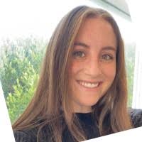 Georgia Roth's Instagram, Twitter & Facebook