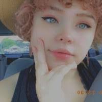 Holly Harford's Instagram, Twitter & Facebook