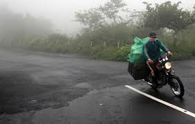 Batu kerikil yang keluar dari gunung disebut. Gunung Kelud Meletus Hujan Batu Kerikil Guyur Kediri