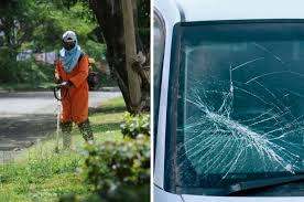 Setiap kali naik kereta saya tak dalam kemalangan yang berlaku, kereta yang dinaiki awal dan dipandu rakannya rosak terus akibat terbabas di lebuh raya utara. Apa Yang Perlu Anda Buat Jika Cermin Kereta Pecah Akibat Terkena Serpihan Kerja Potong Rumput Skop Rojak Daily