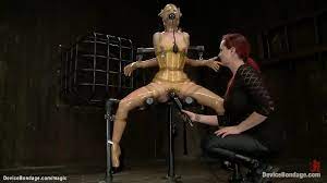 Slave in yellow latex vibrated - XVIDEOS.COM