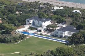 Tiger Woods Photos Photos Tiger Woods Owns This 12 Acre 80 Million Mansion On Jupiter Island In Florida Mansions Beach Mansion Celebrity Houses