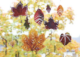 S Bastelkistle Diy Mobile Aus Herbstblattern Basteln Herbst Herbstbastelprojekte Basteln