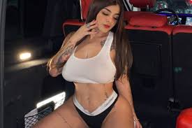 Karely Ruiz deja mudos a todos en Instagram con su lencería de encaje rojo