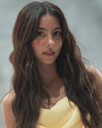 Ashlee Fox's Instagram, Twitter & Facebook