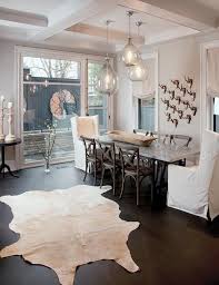 Faites entrer la couleur dans votre pièce ou choisissez un graphique épuré noir et blanc. 5 Idees Deco Pour La Salle A Manger