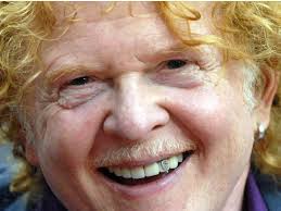 Simply Red lead singer onstage photos