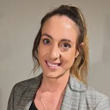 Erin Ashton's Instagram, Twitter & Facebook