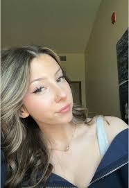 Zoe Berg's Instagram, Twitter & Facebook