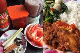Selain ketupat, sebenarnya hidangan berkuah ini pun. Resepi Ayam Masak Merah 3 Versi Kami Suka No 3 Nyumm
