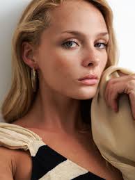 AECADEMYMODEL @sophieharrisssss Serena y autentica fotografias:  @rosselladmn #SophieHarris #RepresentedByTheAecademy