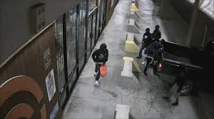 WATCH | Thieves flood Texas gun store during smash-and-grab | wkyc.com