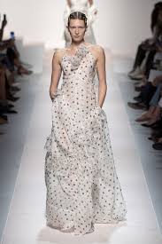 In vestiti da cocktail da donna. I 15 Abiti Da Cerimonia Lunghi Tendenza Moda Primavera Estate 2020