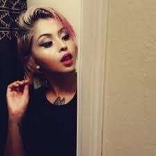 Pauline Gomez's Instagram, Twitter & Facebook