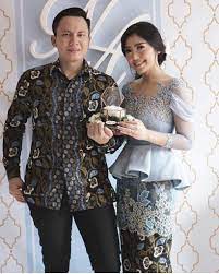 35 trend model baju lebaran terbaru 2019 simple stylish hijabtuts 17 trend model baju lebaran 2019 terbaru simple trendy elegan 35 trend model baju lebaran. 30 Trend Terbaru Baju Couple Tunangan Simple Tapi Elegan Lamaz Morradean