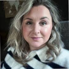 De laatste dagen van december, bezig met het afronden van mijn  werkzaamheden bij CARE+ Stichting. Wat een mooie periode heb ik erop  zitten. Enorm trots op wat we, samen met alle Careplussers,