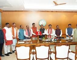 Vishnu Deo Sai | आज बजट प्रस्तुत होने से पूर्व, विधानसभा परिसर स्थित  सभाकक्ष में मंत्री परिषद की बैठक की अध्यक्षता की। बैठक में प्रदेश के विकास  ...