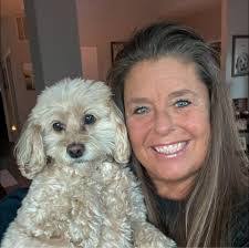 Sandra Leeper's Instagram, Twitter & Facebook