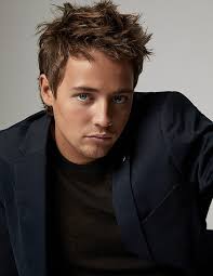 Lee Halley's Instagram, Twitter & Facebook